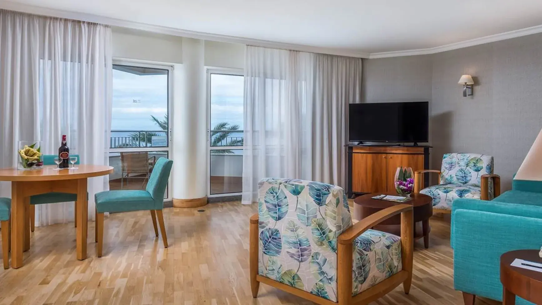 Room with a double bed or 2 single beds and a balcony overlooking the sea. The bathroom has a bath and a hairdryer.  Max Capacity: 4.  Area: 62m²
