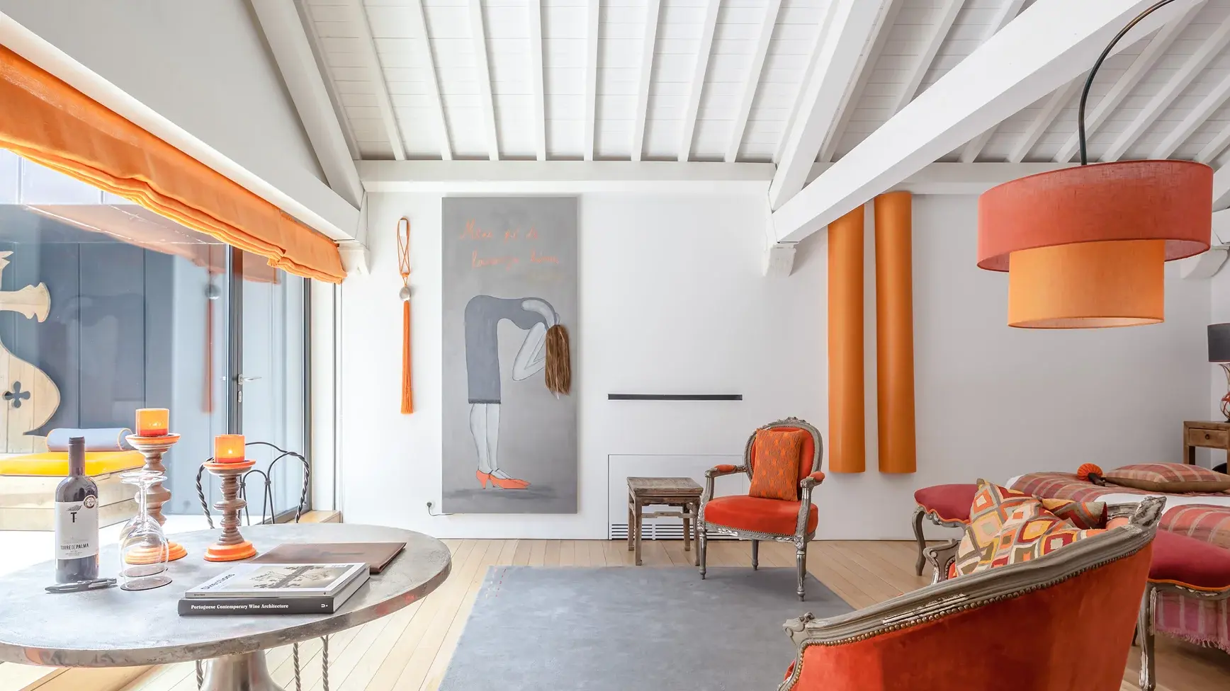 Sophisticated rooms between 25-30 sqm with their own living area as well as an outdoor area (either a small terrace or a balcony).  Some of these rooms can accommodate a third person/extra bed.  1 Queen size bed or 2 single beds.