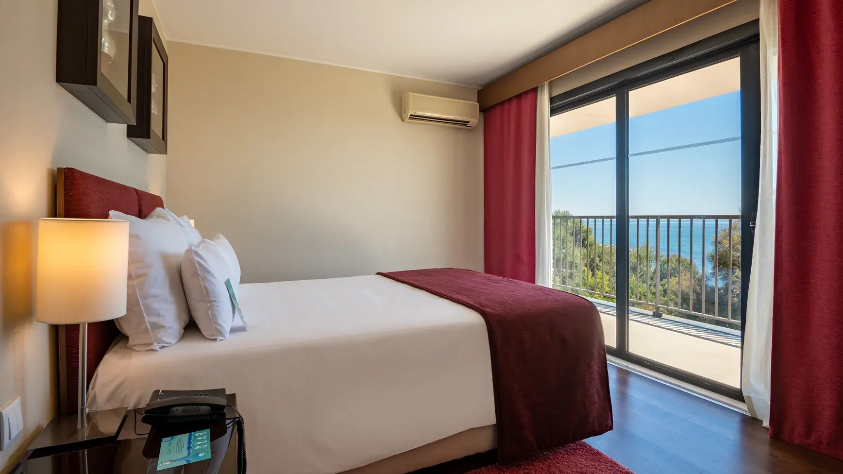 This suite comprises of 1 living room and a separate bedroom with a veranda overlooking the Ocean. Suitable for 2 adults and 2 children. Area: 48 m²