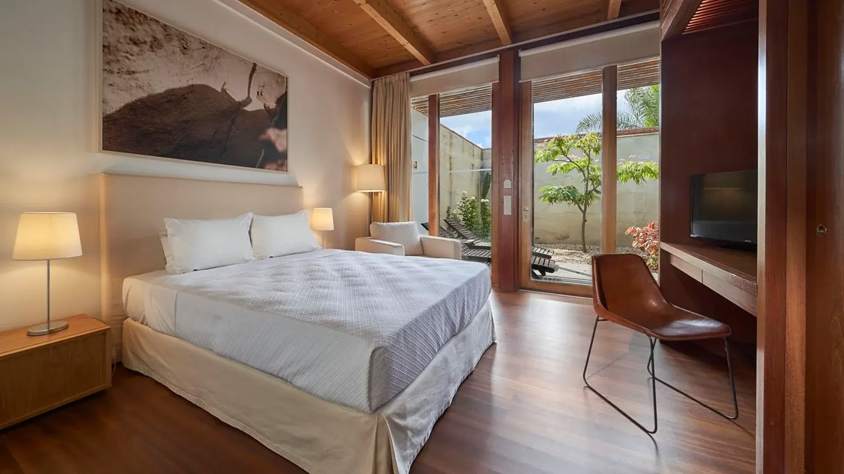 Twin room with balcony and garden views. Approximate room size: 18m²