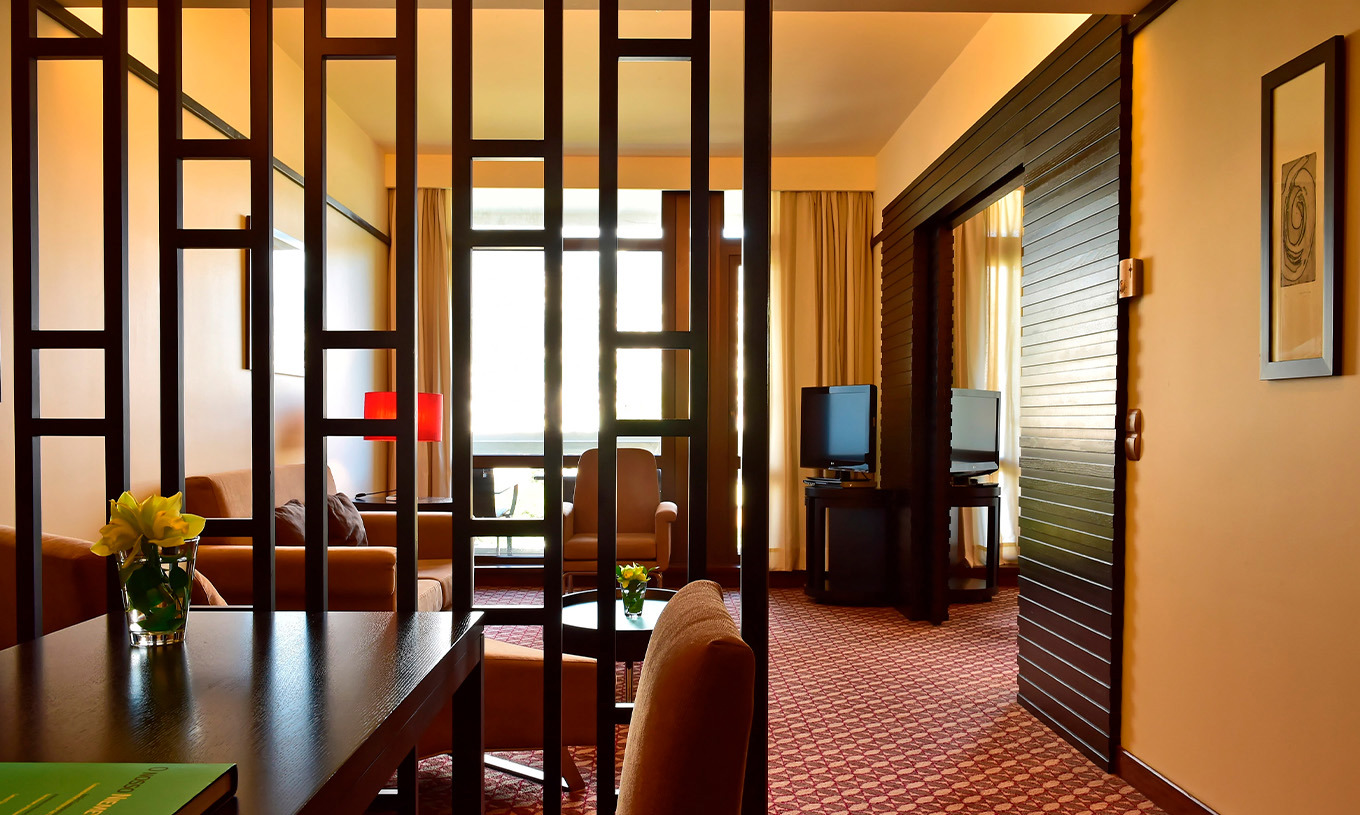 pestana-casino-park-room-suite-sea-living-room.jpg