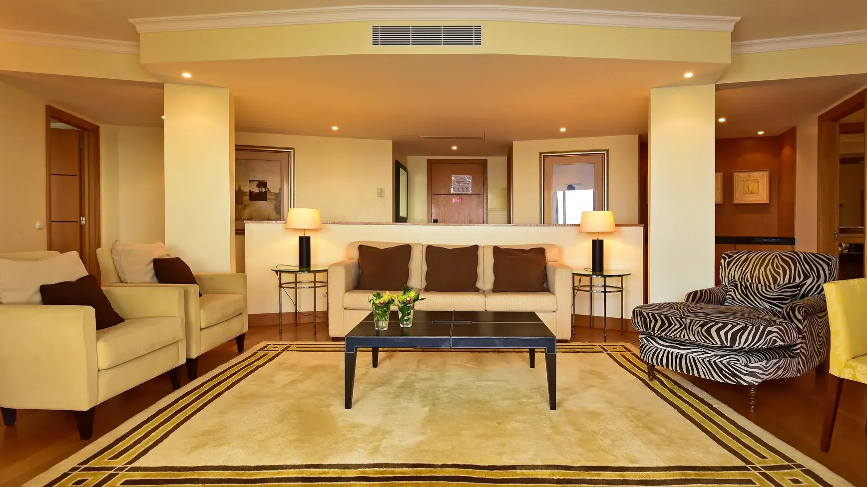 Two Rooms: One room with a double bed and the other with 2 single beds. The room benefits from a large balcony with sea views. Max Capacity: 6. Area: 130m²