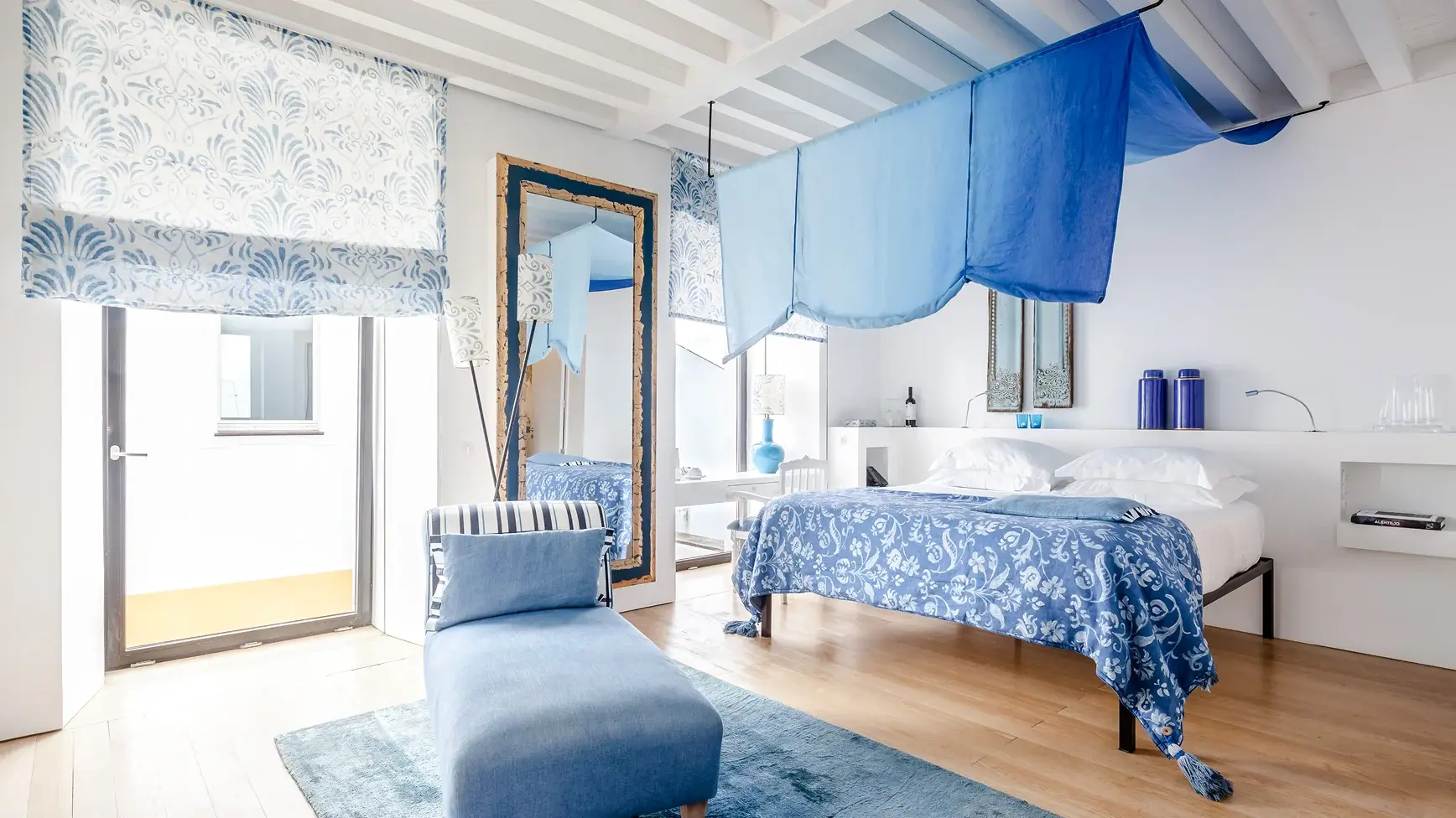 Located in the main building between 14 sqm - 20 sqm with 1 Queen/King size bed.  Maximum Capacity: 2 adults